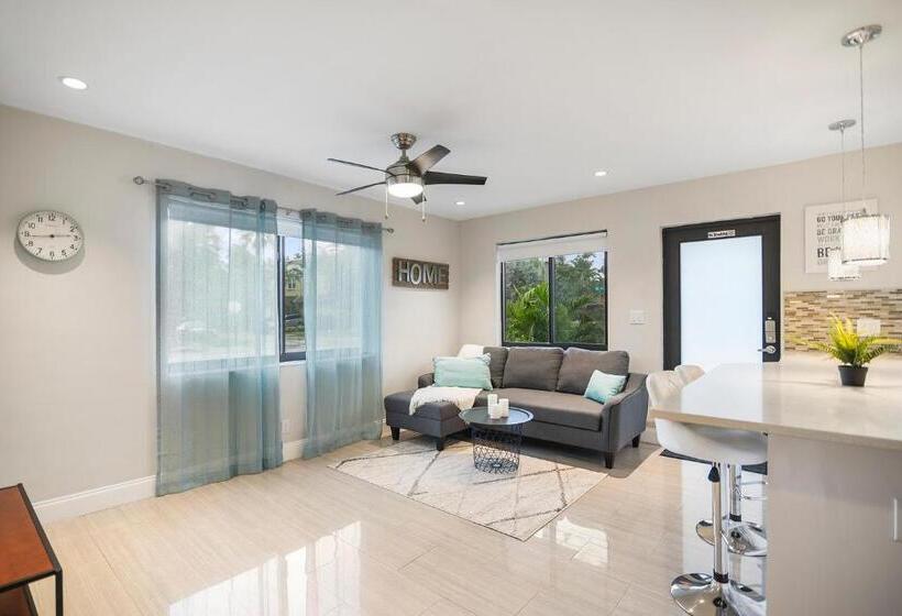 آپارتمان لوکس 1 خوابه, Alani Bay Condos