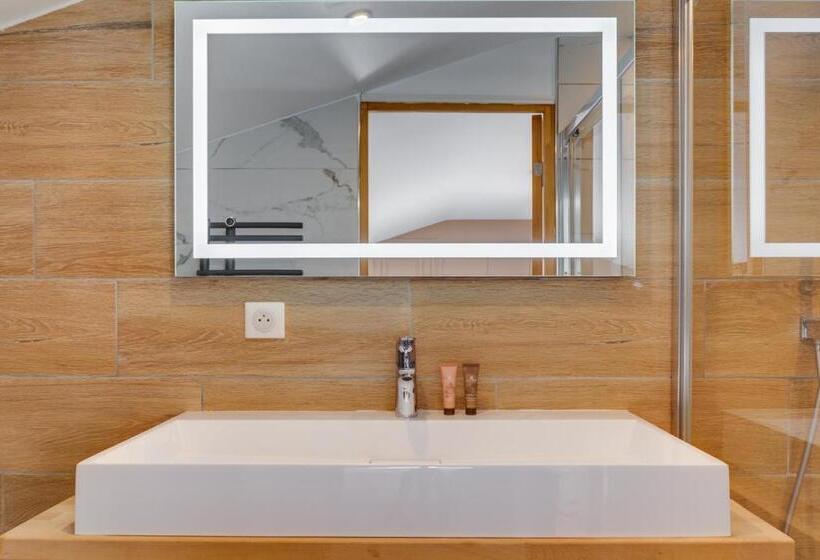 Номер Deluxe, Hôtel Une Chambre En Ville
