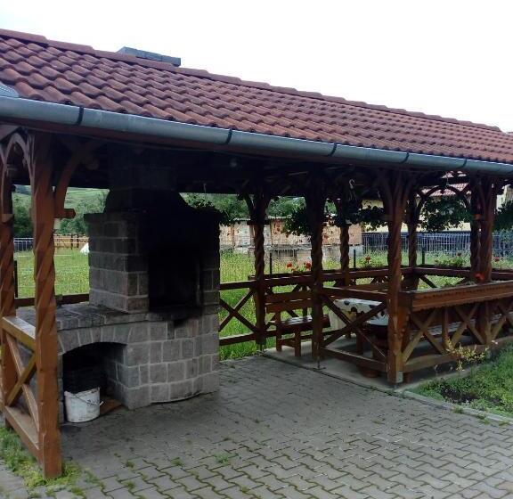 سوئیت 2 خوابه, Ibolya Imola