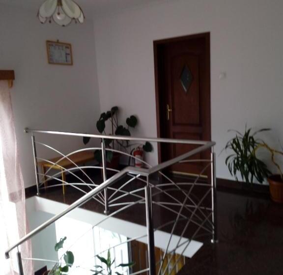 سوئیت 2 خوابه, Ibolya Imola