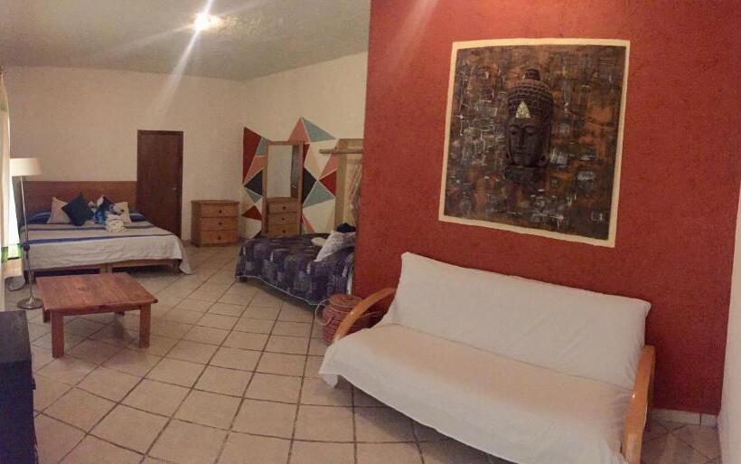 家庭间, Ekko Hostel