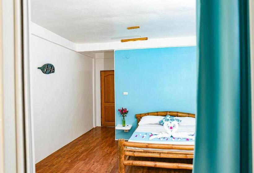 스탠다드 트리플 룸, Lunazul Guesthouse