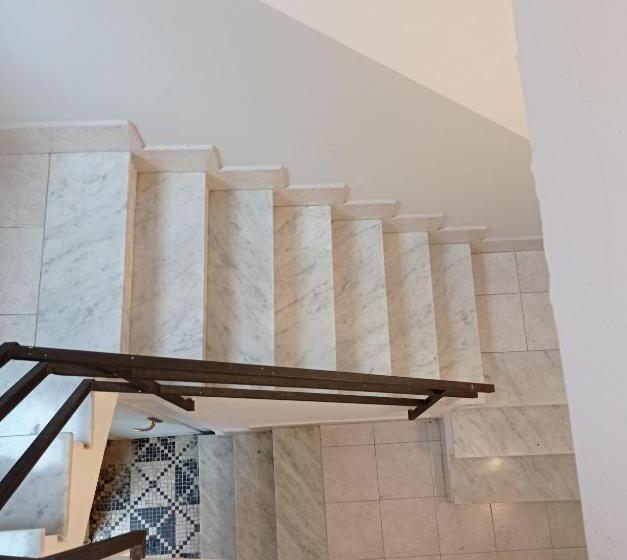 اتاق اکونومی, Cecio 5 Terre Rooms