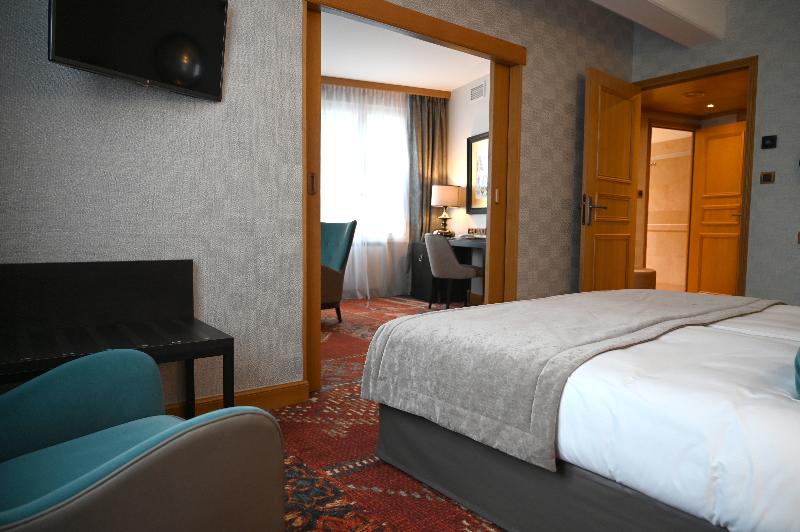 اتاق لوکس با چشم‌انداز استخر, Arinara Beach Resort Phuket   Sha Extra Plus