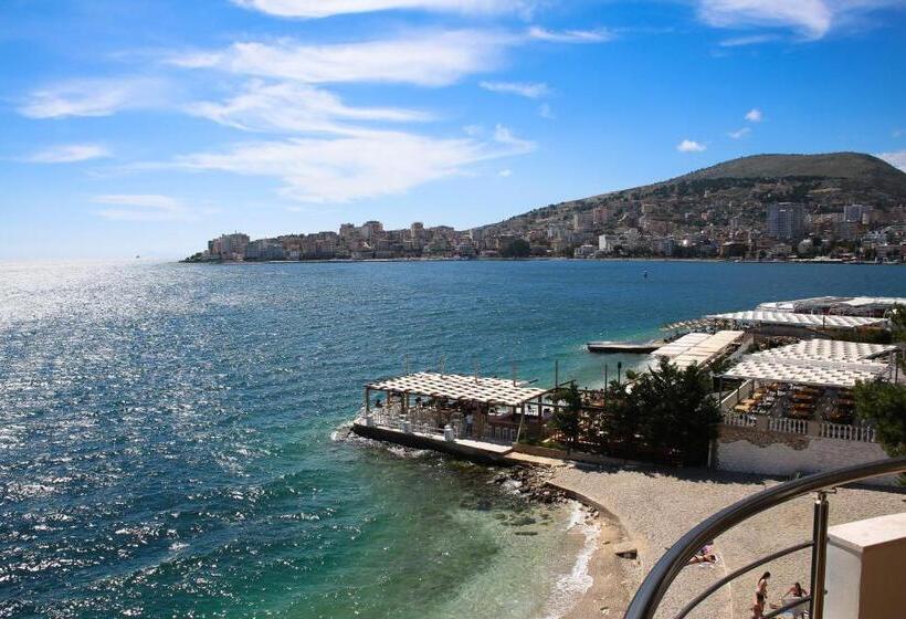 اتاق استاندارد با بالکن و چشم‌انداز دریا, Jaroal