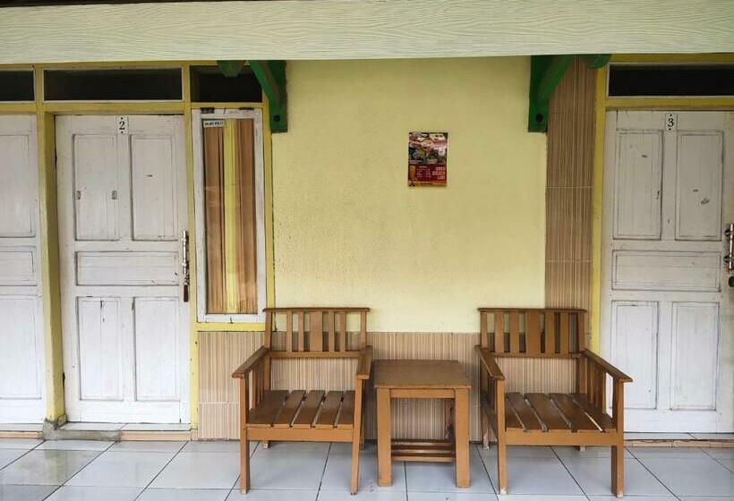 经济房, Penginapan Karanglaut Sayangheulang