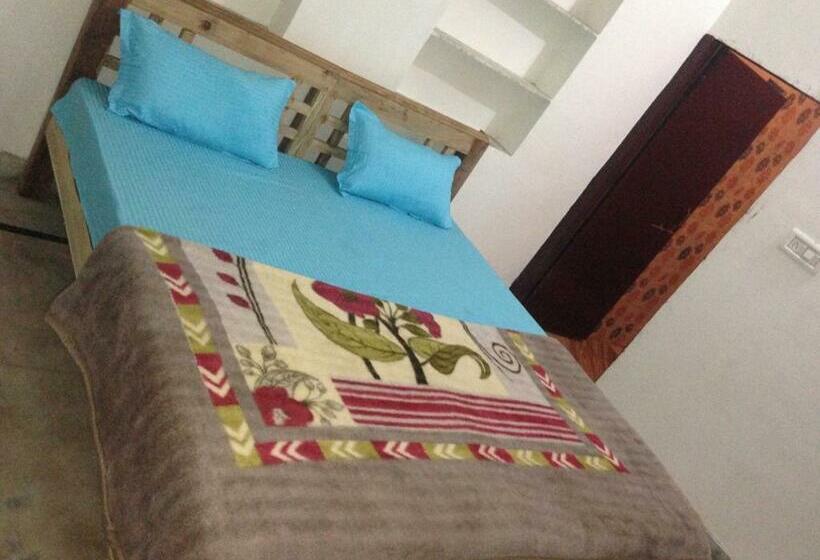اتاق اکونومی, Suri Guest House