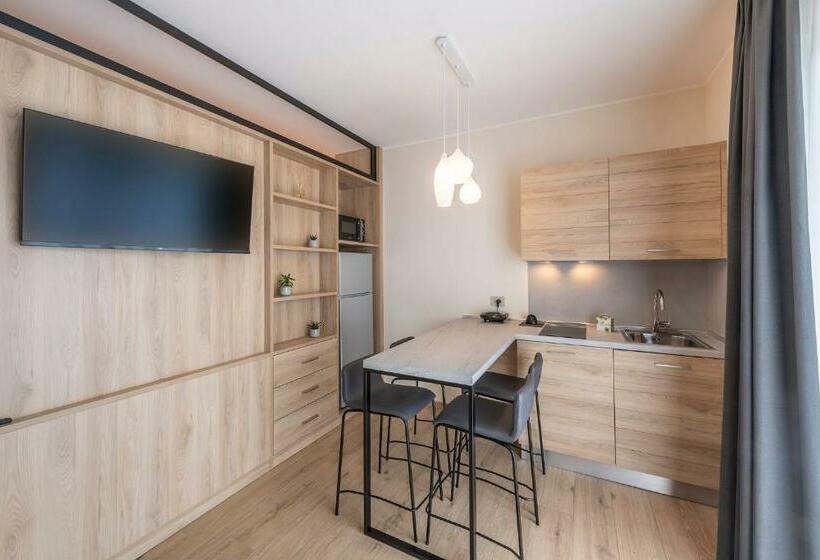 استودیوی لوکس, Evo Suites Apartments