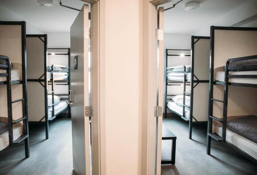 공용 욕실 구비 공동 객실 내의 침대, Hi Jasper   Hostel