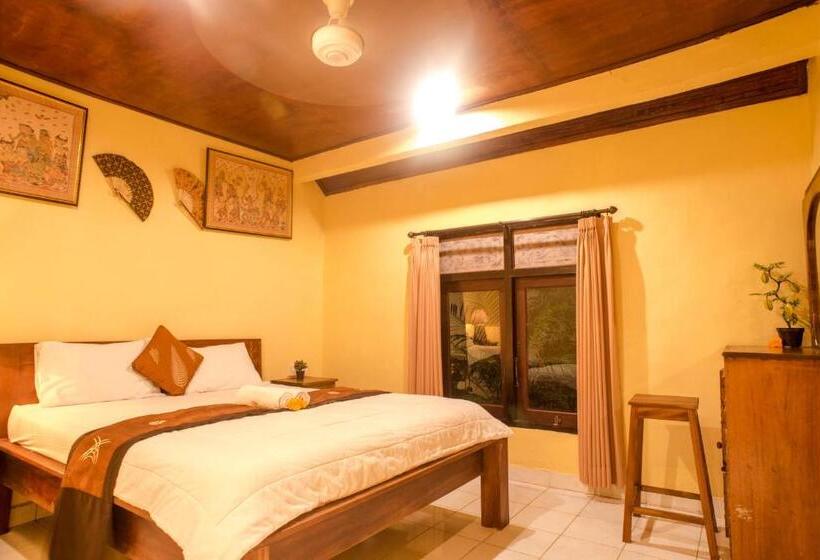 이코노미 룸, Kamar Suci House