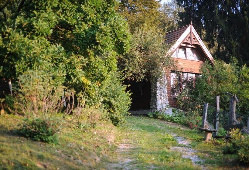 کلبه ییلاقی, Ekosamotnia Eco Dream Pension