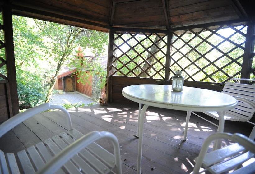 کلبه ییلاقی, Ekosamotnia Eco Dream Pension