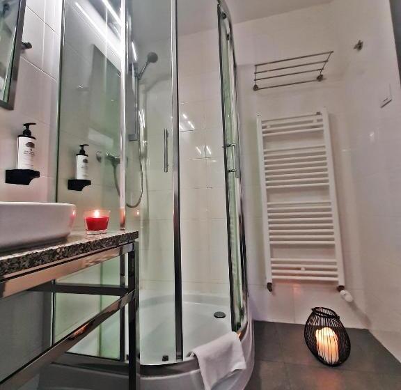 Quarto Deluxe, Forza