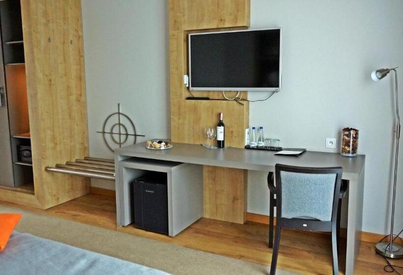 Quarto Deluxe, Forza