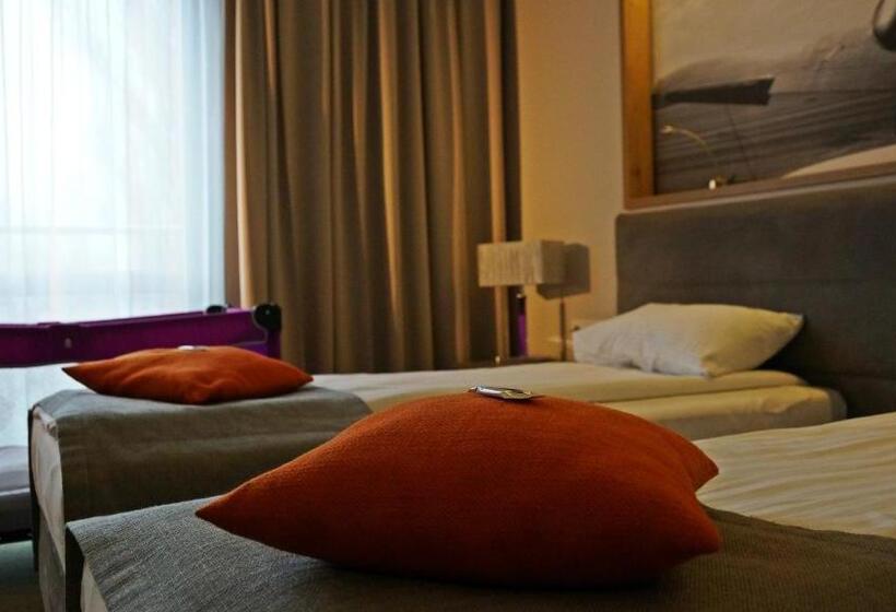 Quarto Deluxe, Forza