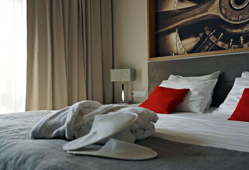 Quarto Deluxe, Forza