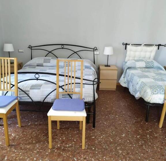 اتاق راحتی سه تخته, B&b A Casa Di Giosi