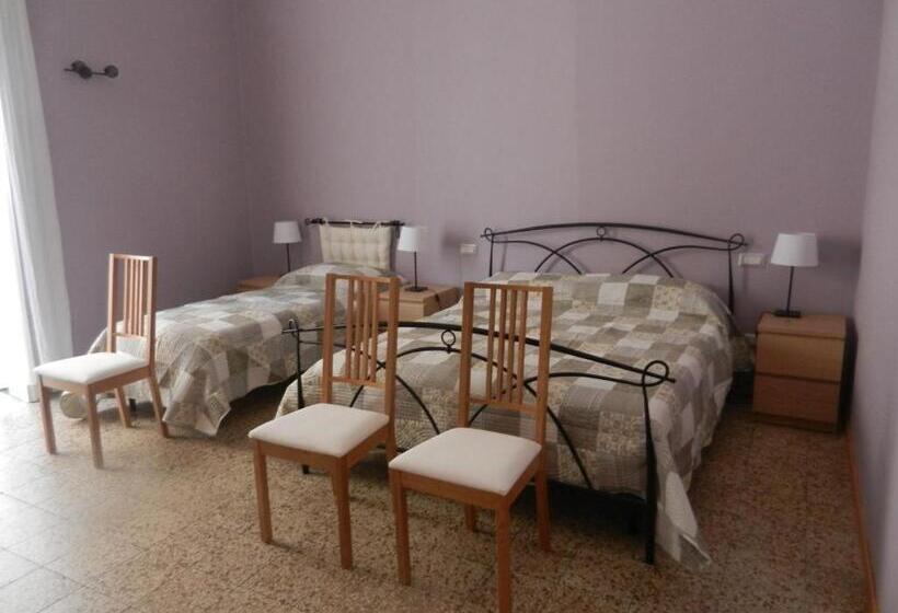 اتاق سه‌نفرۀ استاندارد با سرویس بهداشتی بیرون از اتاق, B&b A Casa Di Giosi