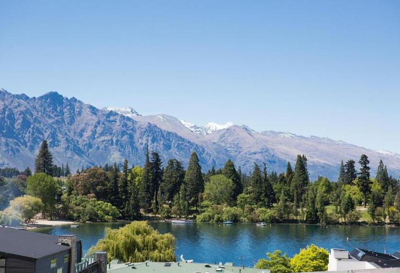 Standard studio with lake view, Lomond Lodge Motel & Apartments