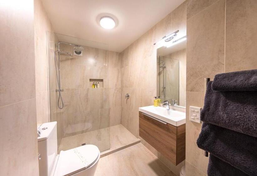 1 Bedroom Apartment Lake View, Lomond Lodge Motel & Apartments