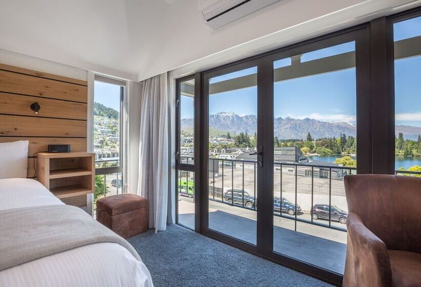 Standard studio with lake view, Lomond Lodge Motel & Apartments
