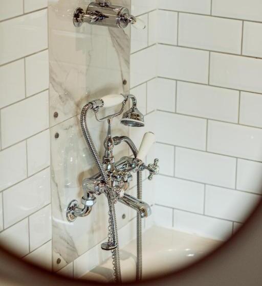 غرفة سوبيريور, The Tunbridge Wells