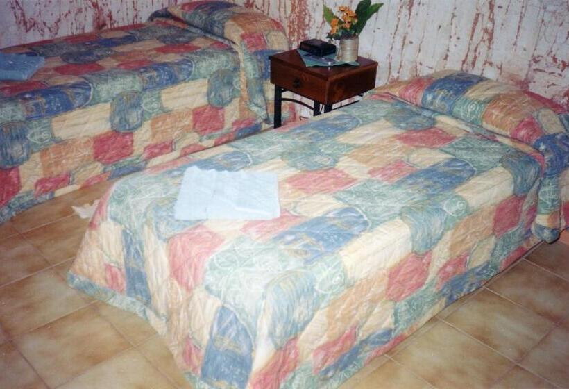 Номер Стандарт, Radeka Downunder Underground Motel