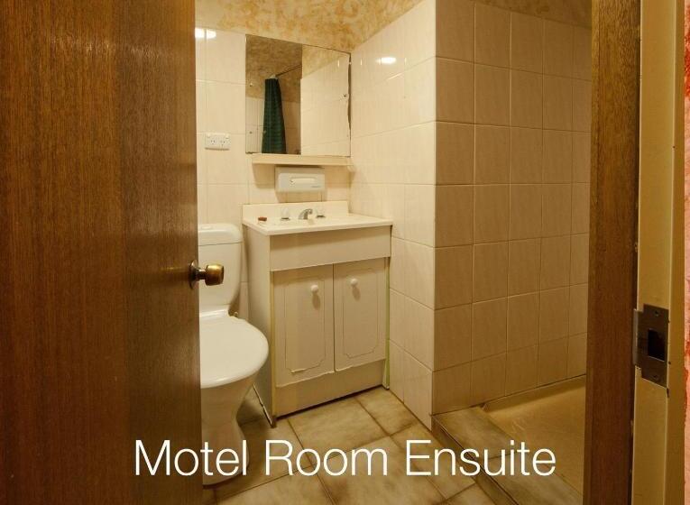 Люкс Семейный 2 Спальни, Radeka Downunder Underground Motel