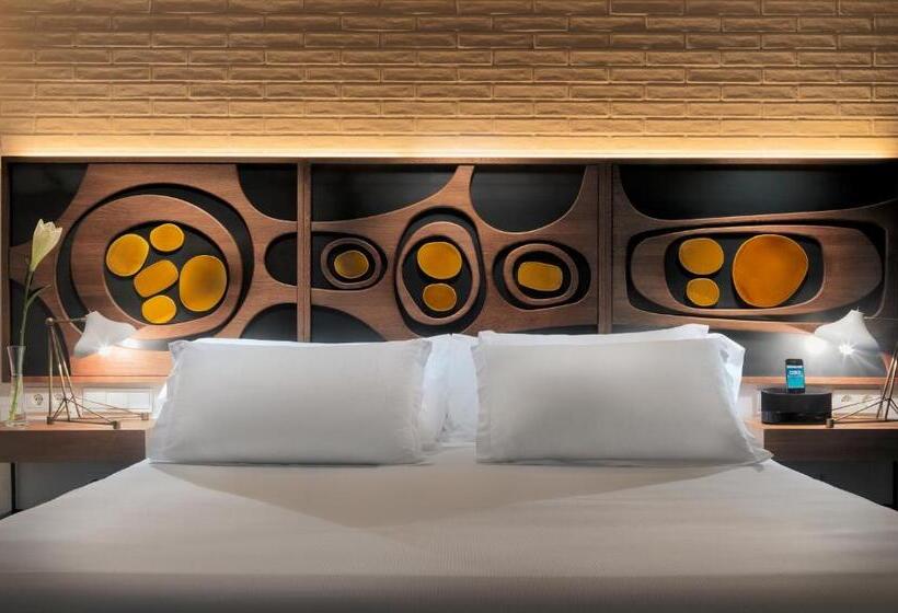 Номер Стандарт с Балконом, H10 Metropolitan 4* Sup