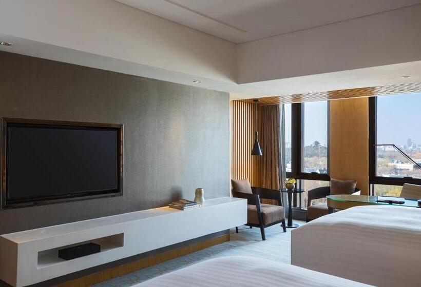 Номер Клуб, Renaissance Beijing Wangfujing