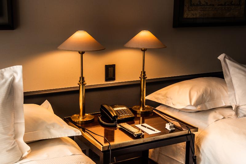 اتاق استاندارد برای معلولان, The Singular Santiago