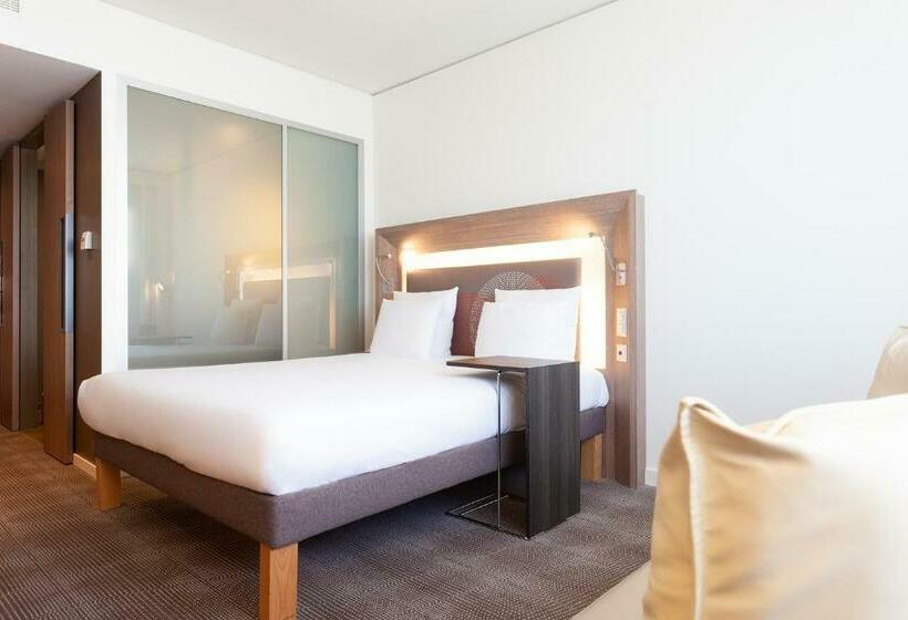 Номер Superior, Novotel Basel City