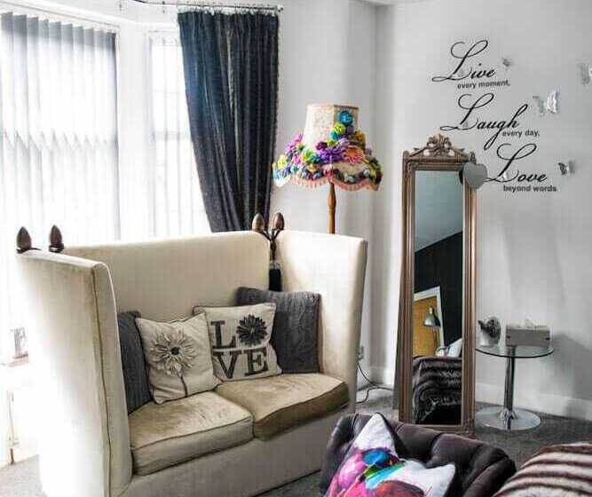 Quarto Estandar, The Arthington