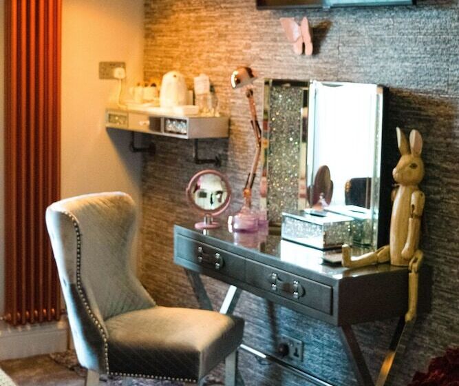 Quarto Estandar, The Arthington