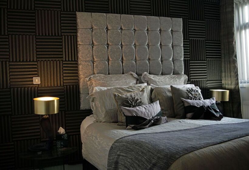 Quarto Estandar, The Arthington