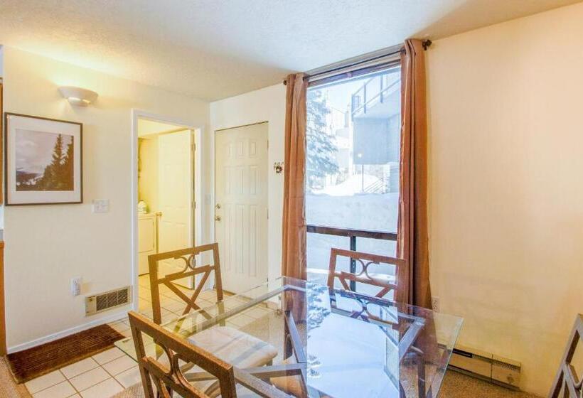 شقة غرفتين, Orofino Chalet