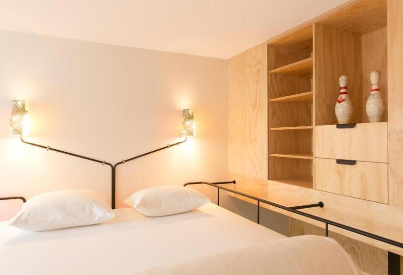 Standard Studio with Balcony, Volks
