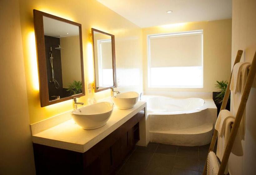 Люкс с Балконом, Iroha Garden Hotel & Resort