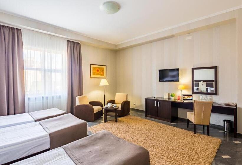اتاق استاندارد سه نفره, Taurus Hotel & Spa