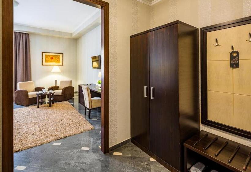 اتاق استاندارد سه نفره, Taurus Hotel & Spa
