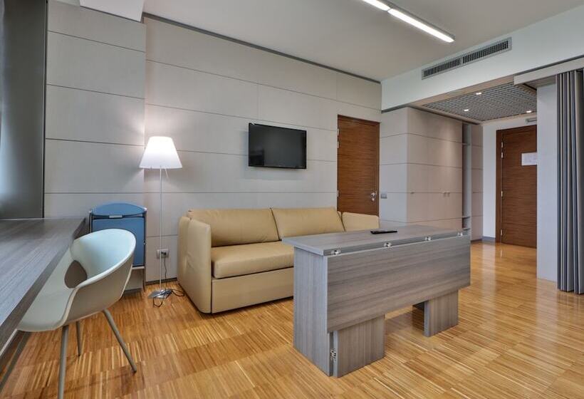 غرفة سوبيريور ثلاثية, Unahotels San Vitale Bologna