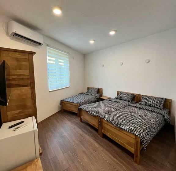 اتاق ساده سه‌ نفره, Apartmani Bjelasica