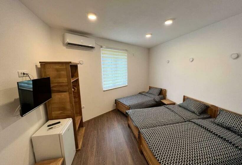 اتاق ساده سه‌ نفره, Apartmani Bjelasica