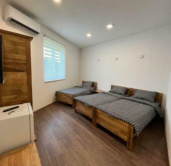 اتاق ساده سه‌ نفره, Apartmani Bjelasica