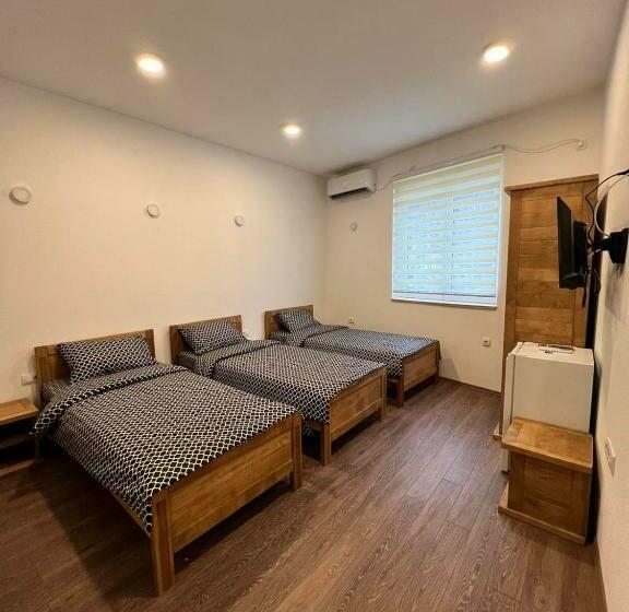 اتاق ساده سه‌ نفره, Apartmani Bjelasica