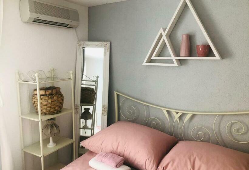 اتاق استاندارد, Apartman Indira