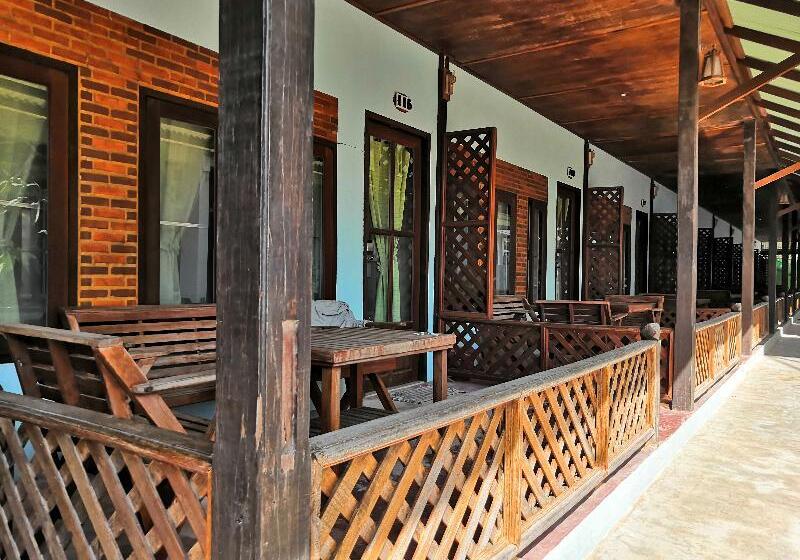 스탠다드 트리플 룸, Sairee Hut Resort Koh Tao