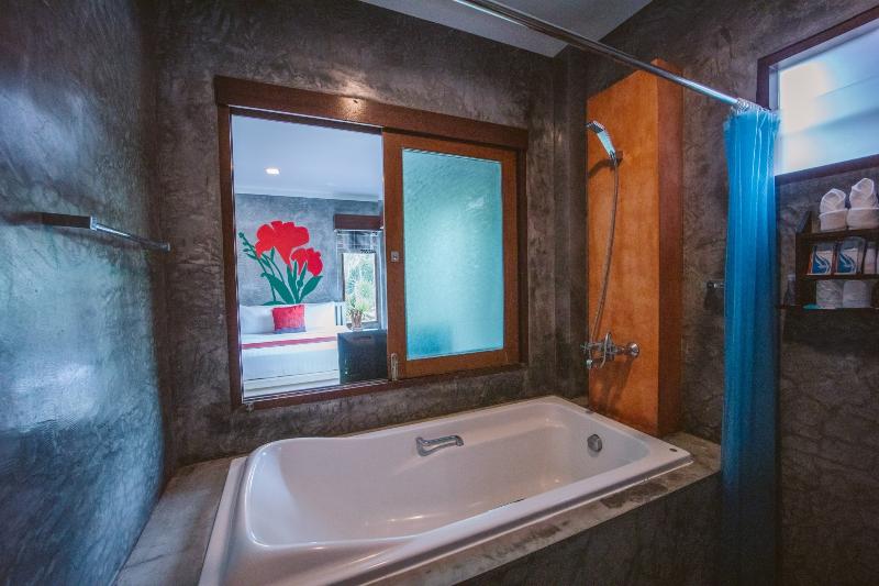 디럭스 룸, Sairee Hut Resort Koh Tao