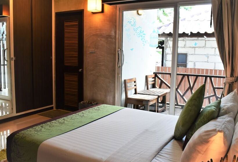 디럭스 룸, Sairee Hut Resort Koh Tao