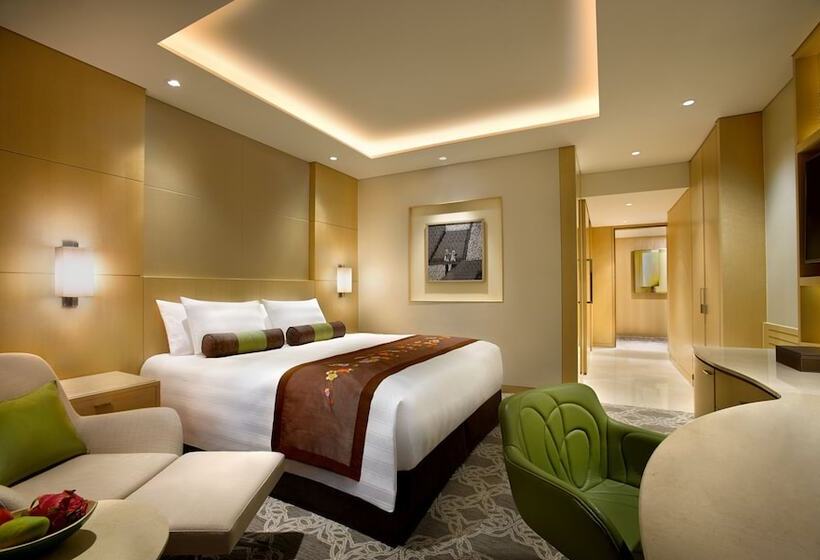 Club Room King Bed, Lotte Hotel Hanoi